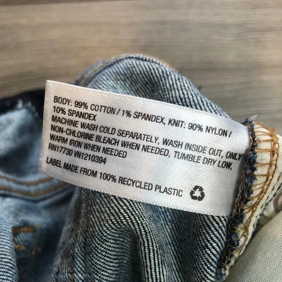 Isabel Maternity By Ingrid & Isabel Over The Belly MIDI Jean Shorts Size Medium - Picture 10 of 13